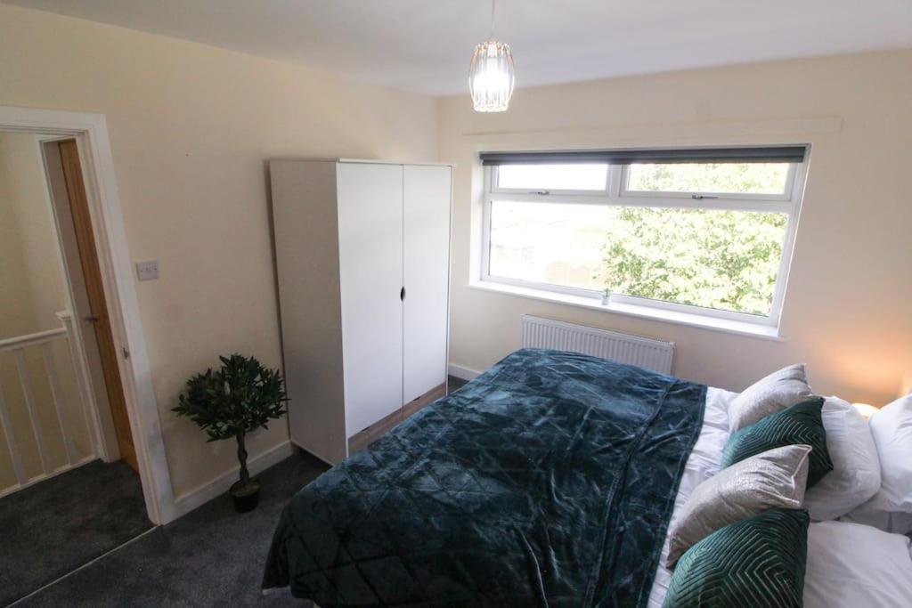 Modern 3 Bed, Contractors Welcome, Bradford Bradford  Exterior photo